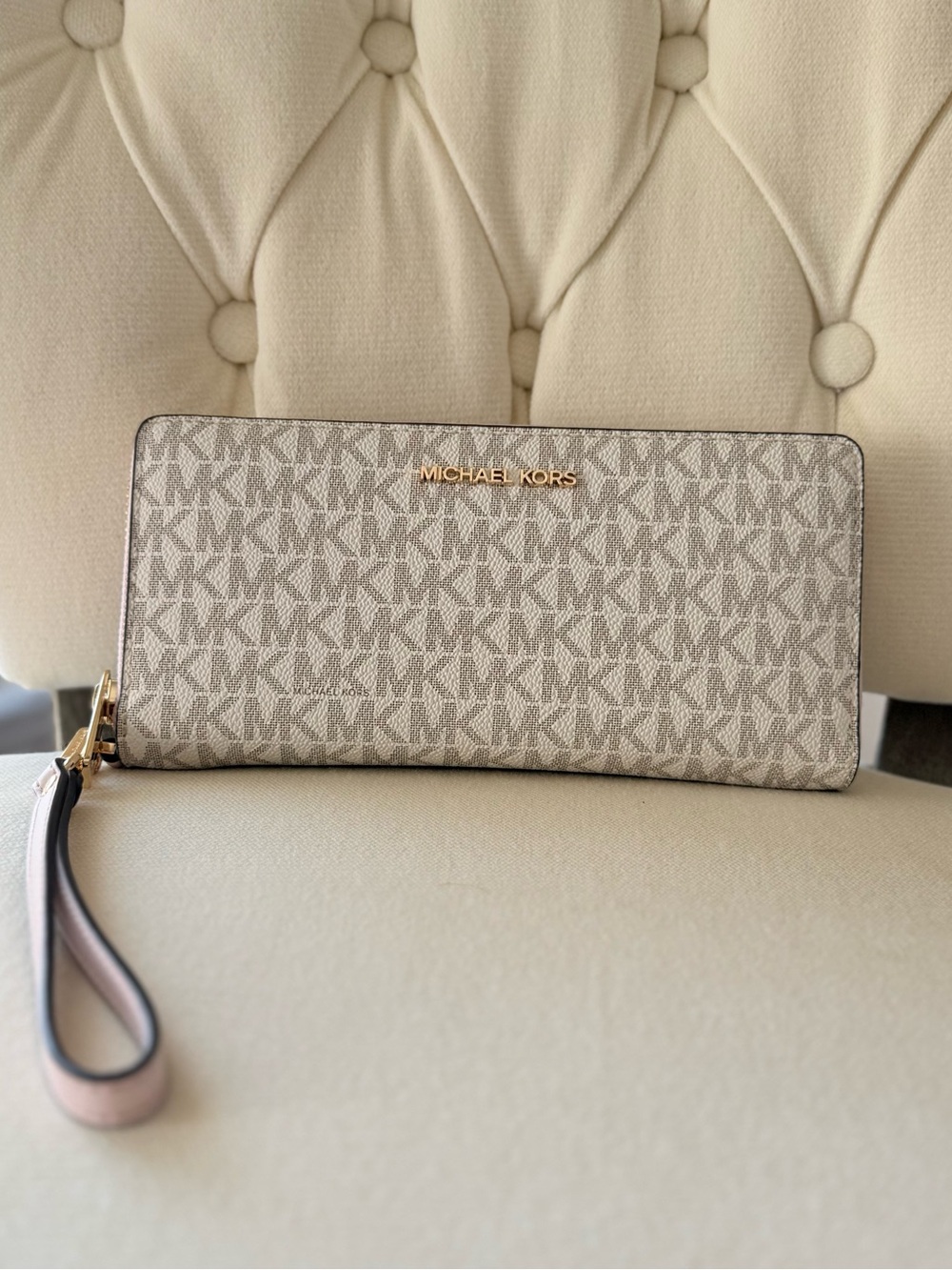 Michael Kors Jet Set Travel Large Continental Wallet – Vanilla/Gold